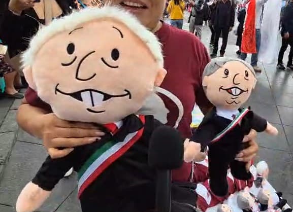 El 
<a href="https://www.univision.com/noticias/america-latina/claudia-sheinbaum-jura-como-la-primera-presidenta-de-mexico-toma-de-protesta-toma-de-posesion" target="_blank">cambio de mando en la Presidencia de México</a> fue el pretexto perfecto para poner a la venta estos artículos.