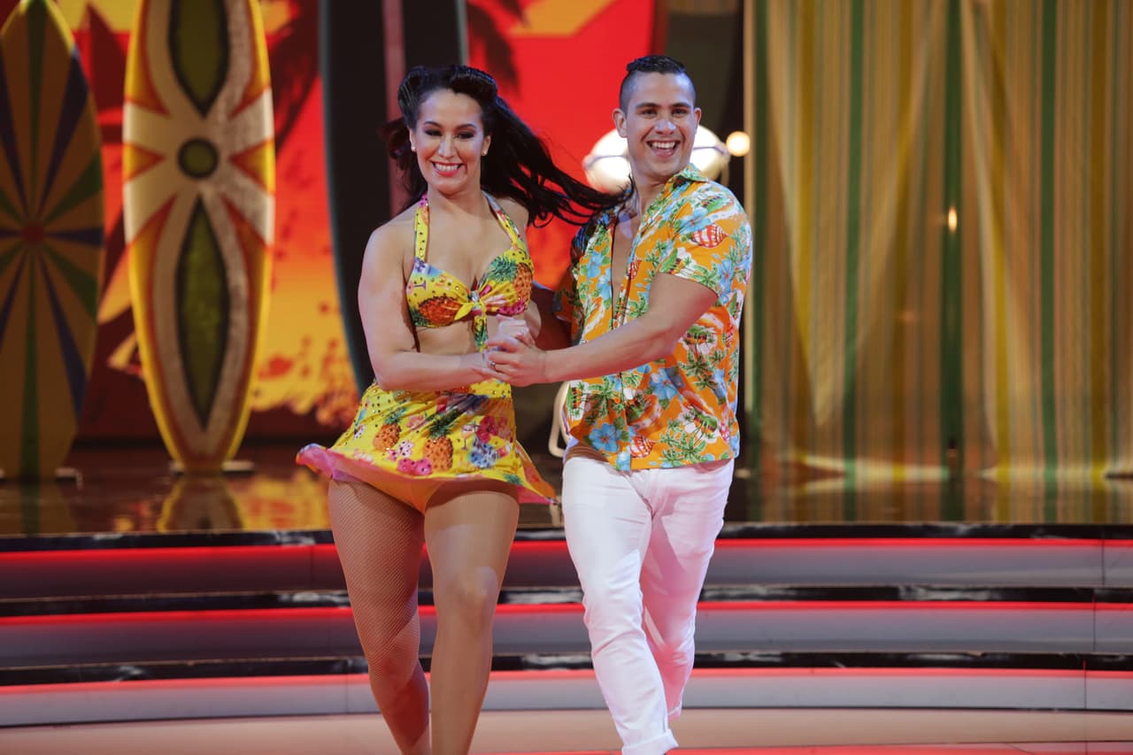 La cantante Victoria 'La Mala' se enfrentó en la pista de baile con un quickstep al ritmo de 'Bossa Nova Baby'.