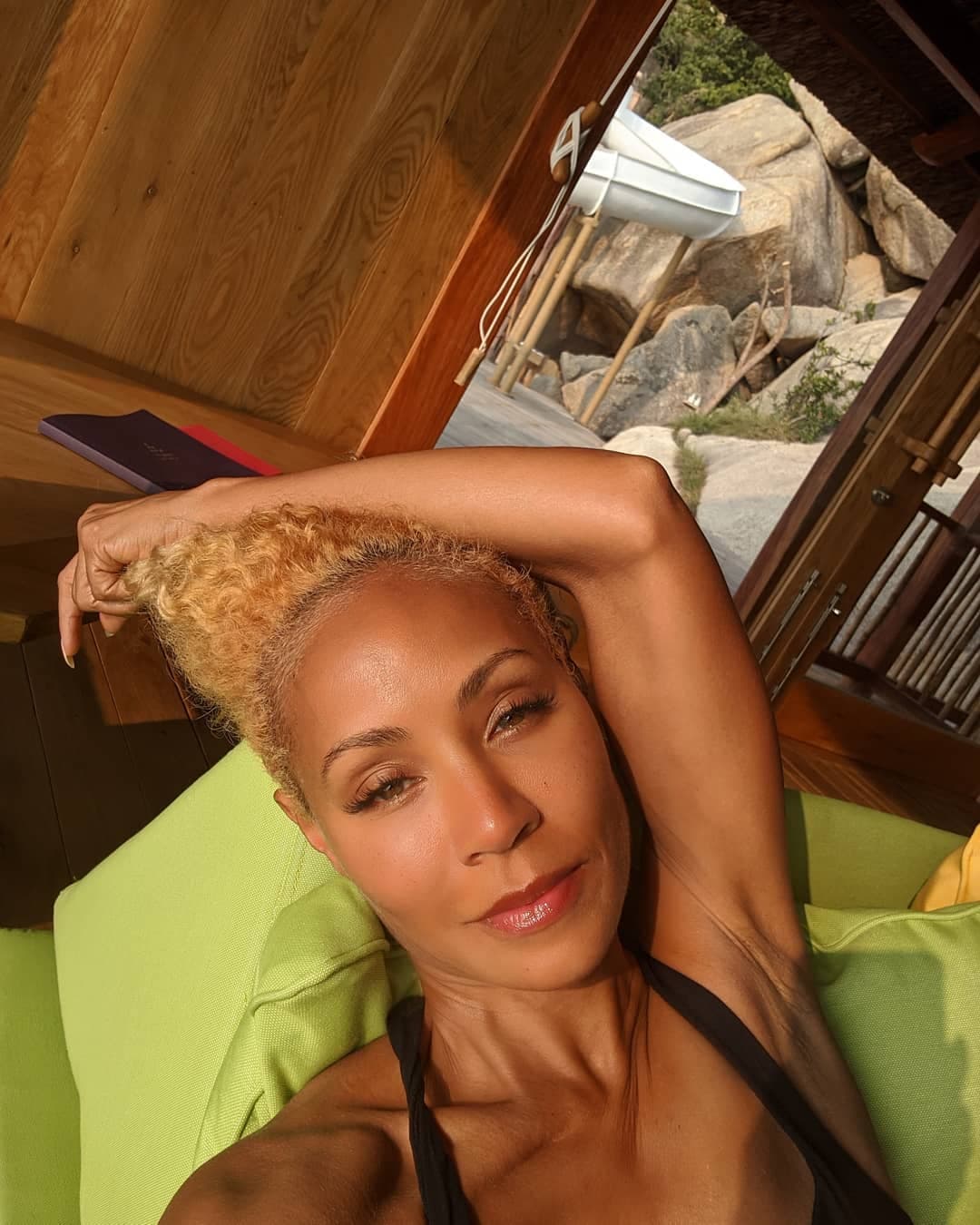 "'Red table talk' ha creado un espacio para tener conversaciones abiertas, honestas y curativas sobre temas sociales y de actualidad, y lo que es más poderoso para mí es escuchar las historias de las personas y relacionarnos con nuestros fanáticos de una manera tan tangible en la plataforma Facebook Watch. Estoy emocionada de ver a las Estefan darle su giro a la franquicia y llevarla a nuevos lugares”, agregó.