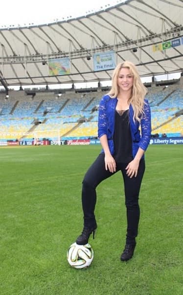 Después de recuperarse de su primer embarazo, ‘Shaki’ regresó a su agenda laboral y para sorpresa de todos fue invitada a cantar de nuevo a la Copa Mundial de Fútbol.