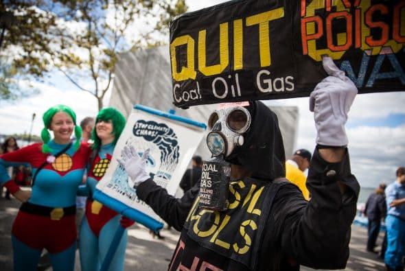Algunas personas incluso acudieron disfrazadas a la protesta.