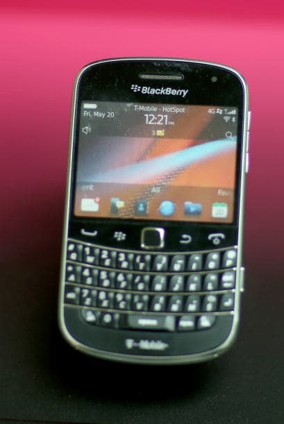 BLACKBERRY. Este dispositivo móvil fue realmente popular, pero empezó a perder participación de mercado a partir de la existencia de los iPhone y Android.