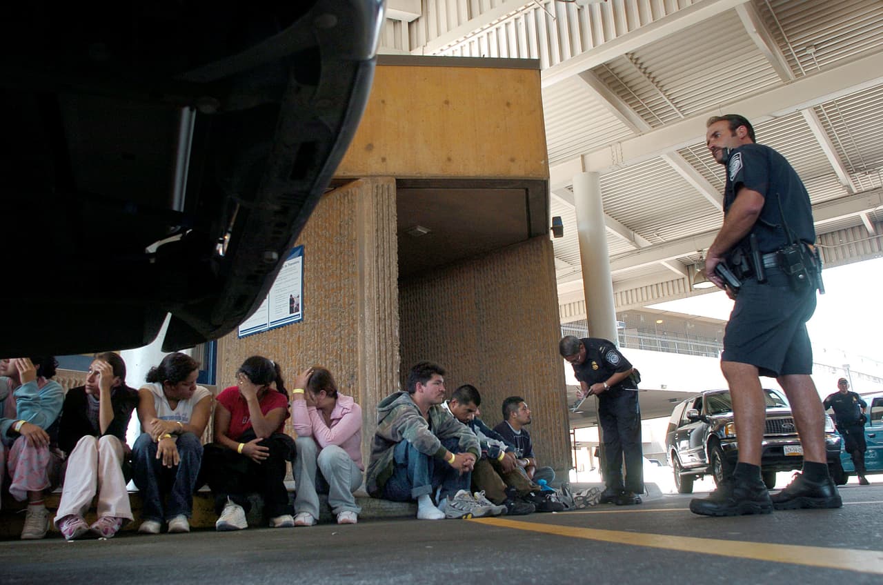 La idea de llevar en autobuses a indocumentados y liberarlos en ciudades santuario fue diseñada en la Casa Blanca.
