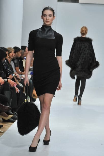 Ya sea que la celebración se haga en la tarde o la noche, un 'little blak dress', siempre te hará lucir impecable.