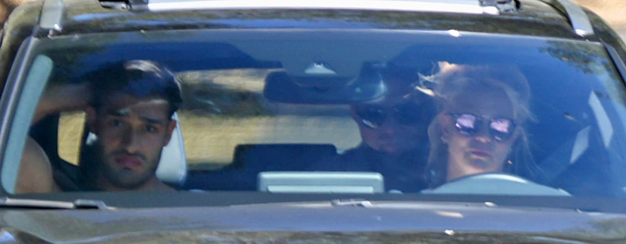 Britney Spears también declaró durante la audiencia judicial que quiere casarse y tener un bebé con 
<b><a href="https://www.univision.com/famosos/britney-spears-manejando-auto-audiencia-novio-sam-asghari-fotos" target="_blank">su actual novio, Sam Asghari</a></b>, pero que la tutela no se lo permitía.
<br>