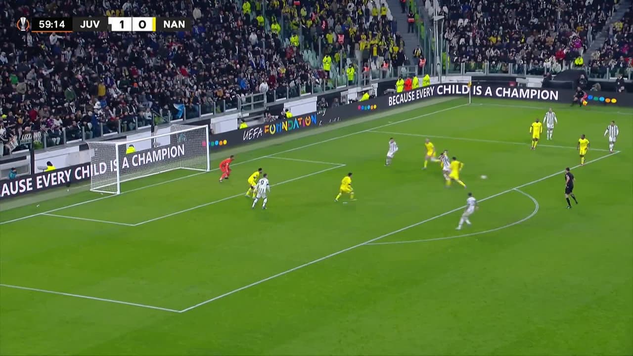 ¡GOL!  anota para Nantes. Ludovic Blas