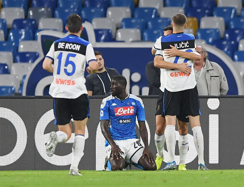 Sobre la bocina llega el tanto de Josip Ilicic que empata el partido en medio de la polémica, pues los napolitanos piden que se invalide y el VAR no los complace.