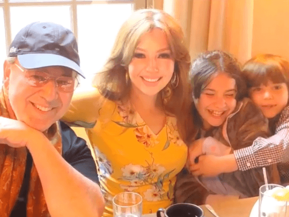 De acuerdo con la cantante, sus hijos no han demostrado gusto por la música como ella o por los negocios como su padre, pues "no les interesa", más bien "les choca".