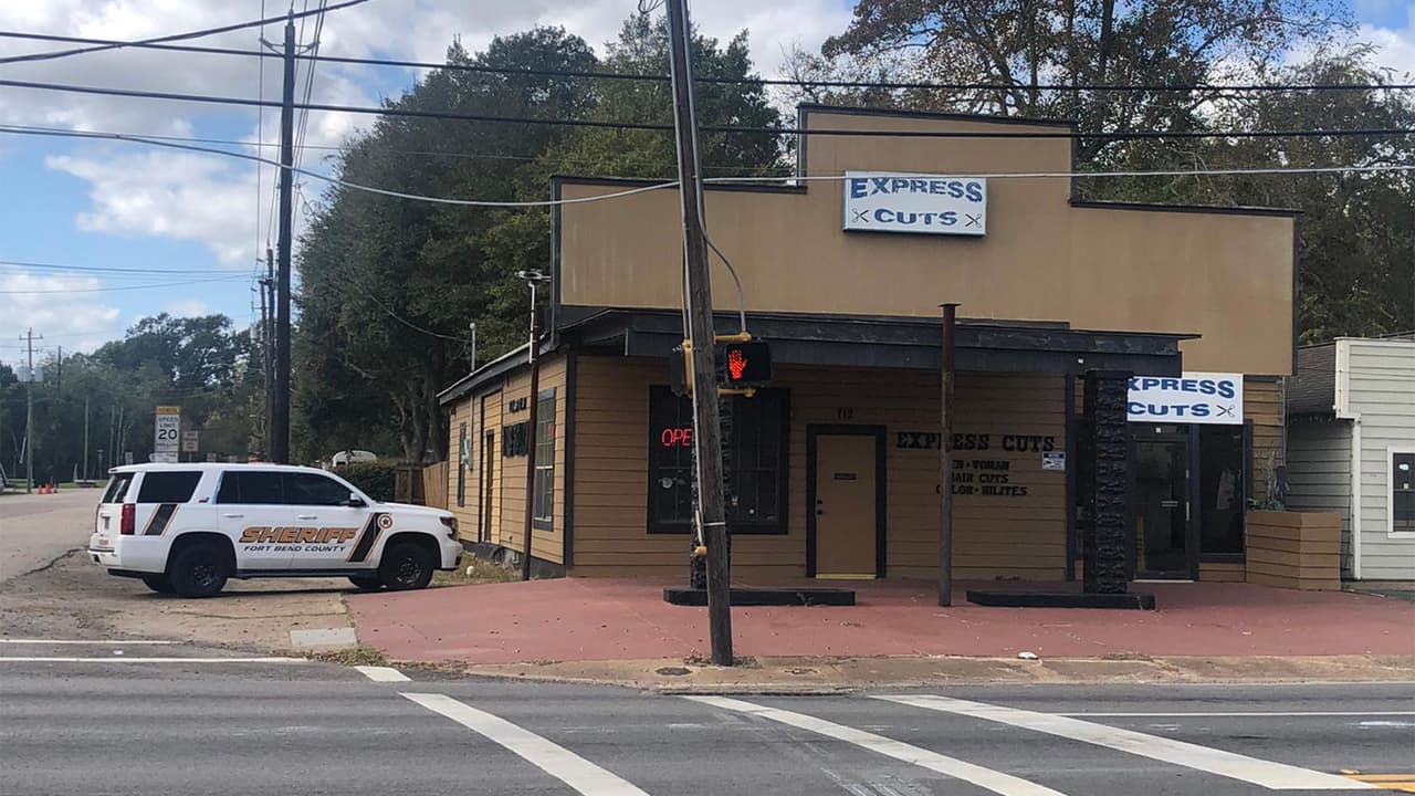 El sospechoso trabajó por 10 años en el salón de belleza 'Express Cuts', ubicado en el condado Fort Bend. La víctima, de 13 años, denunció que el delito se cometió en este lugar.