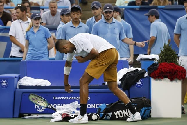 En una ocasión rompió tres raquetas en menos de 10 segundos y posterior a perder un set ante el croata Borna Coric en el Masters de Cincinnati.