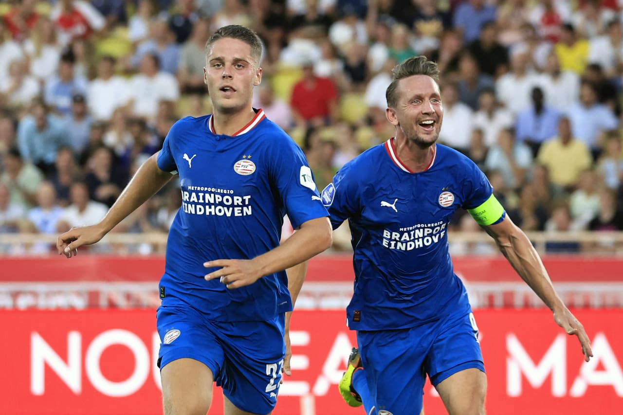 Veerman celebraba con el capitán Luuk de Jong.