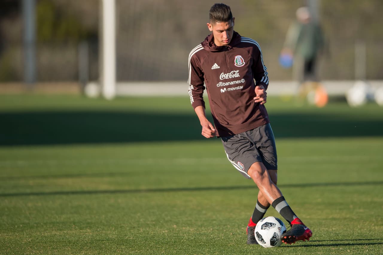 <b>Defensas: </b>Édson Álvarez.