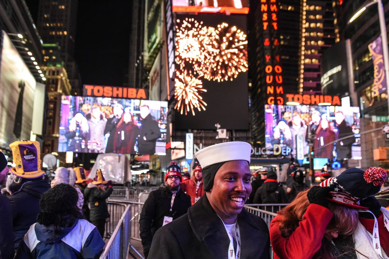 Otra estampa de la celebración del Año Nuevo en el Times Square de Nueva York.