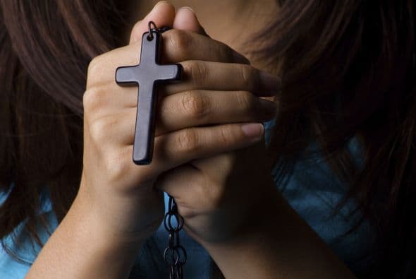 Abril 3- Al pie de la Cruz’ con la Hermana Glenda Hernández: El ministerio de jóvenes de la iglesia St. Pius V Parish en la área Pilsen realiza un concierto con la cantante. Comienza a las 7 p.m.