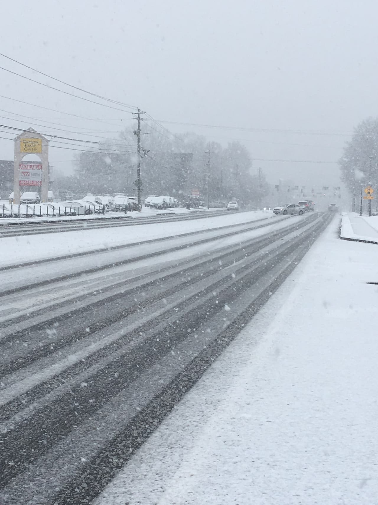 Ciudades como Lawrenceville, Duluth, Alpharetta, Roswell, Suwanee, Kennesaw registraron varias pulgadas de nieves.