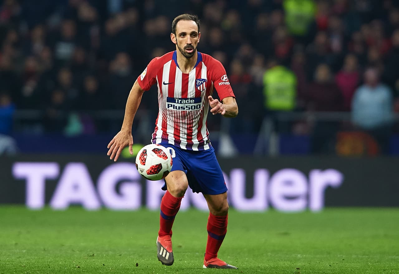 Juanfran Torres - El lateral surgió de la cantera del Real Madrid, en donde jugó entre el 2001 y el 2002, pero sin mucho espacio salió a buscarse la vida en el Espanyol, Osasuna y luego en el Atlético, donde se ha convertido en figura.