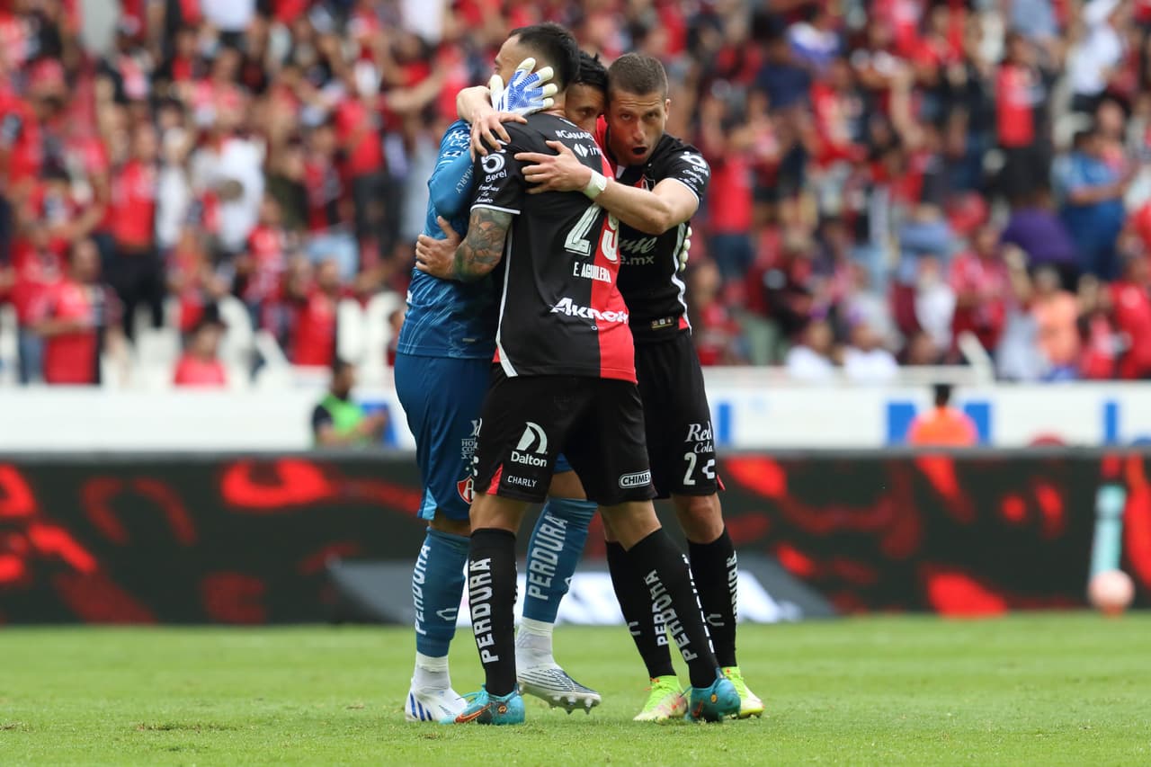 Atlas sumó su primera victoria en el Apertura 2022 ante Cruz Azul en la Jornada 3 con goles de Ozziel Herrera (10'), Jeremy Márquez (70') y Julián Quiñones (82'), mientras que La Máquina se quedó cerca de empatar tras abrir el marcador vía Santiago Jiménez (21') y Cristian Tabó (86').