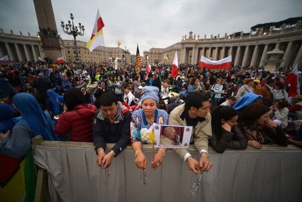 Porque concede un nuevo santo a cada sector de la Iglesia, tanto a conservadores como progresistas.