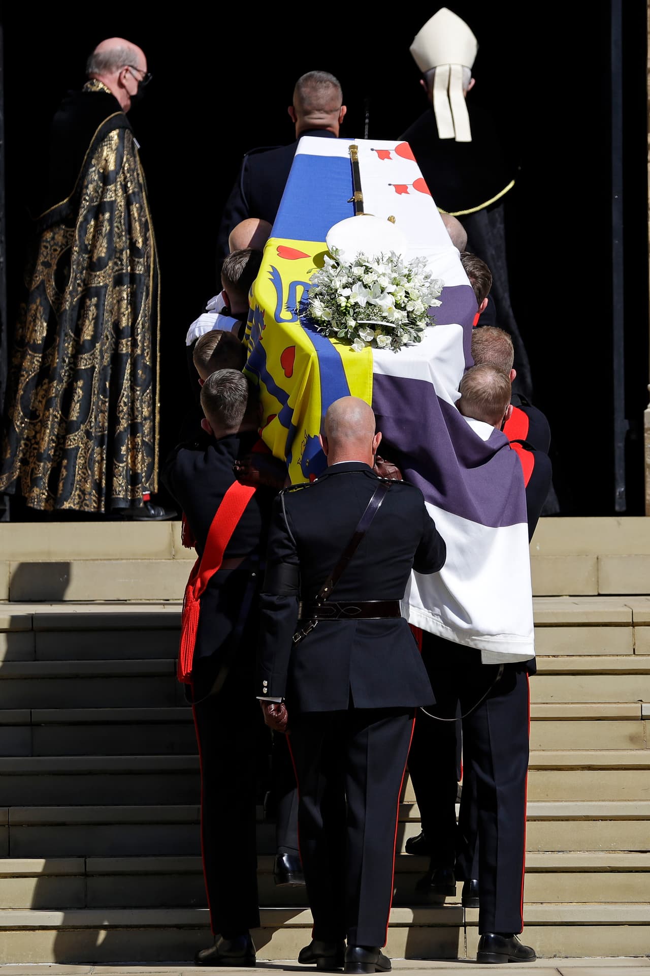 Poco más de 700 militares también formaron parte de la despedida, siendo los Marines los encargados de trasladar el ataúd.