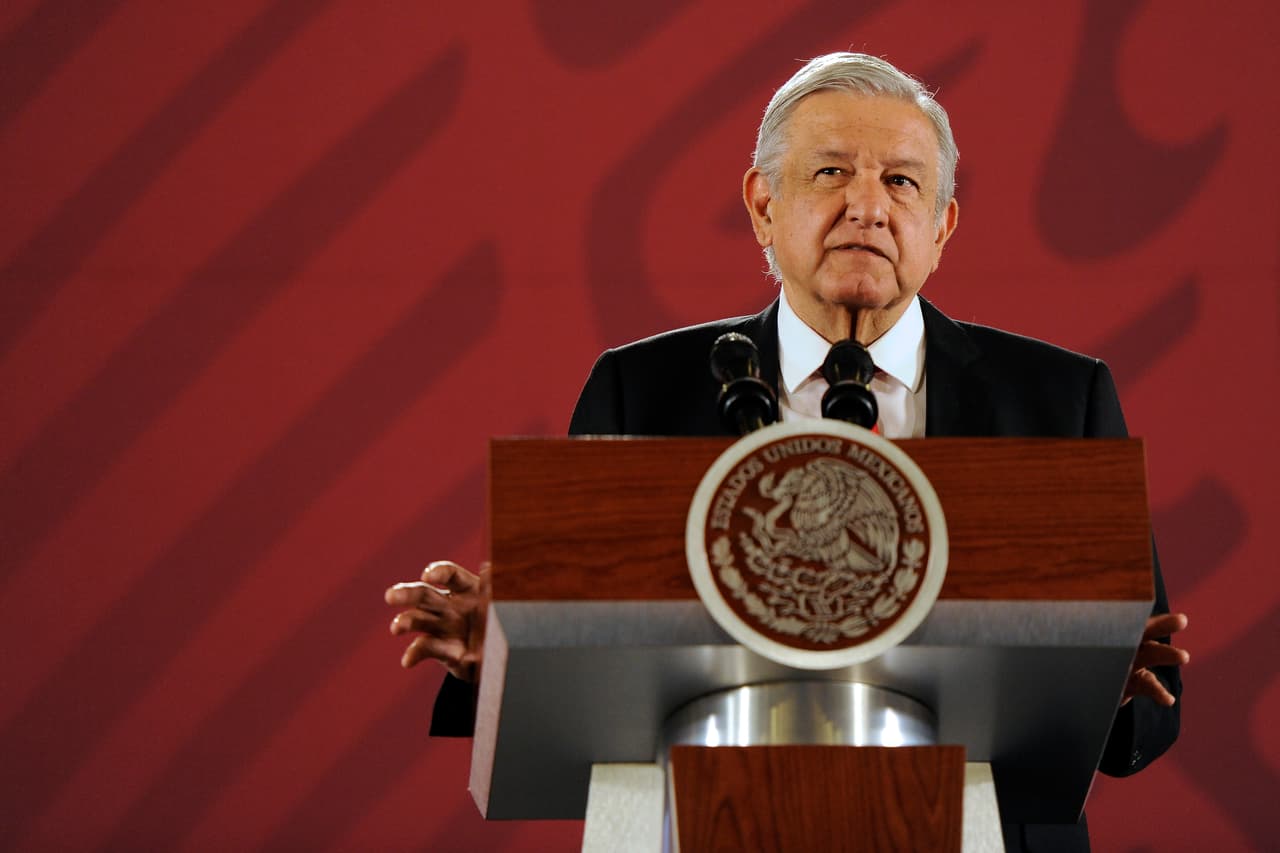 Luego de casi 20 días de la petición, 
<b><a href="https://www.univision.com/shows/el-gordo-y-la-flaca/amlo-reacciona-a-la-peticion-de-yadhira-carrillo-para-que-le-ayude-en-el-caso-de-su-esposo-juan-collado-video">López Obrador contestó</a></b> a la solicitud de la actriz en exclusiva para El Gordo y La Flaca: "No me meto yo en eso, eso tiene que ver con la Fiscalía General de la República", y al preguntarle si recibiría a Yadhira para tratar el tema, el mandatario respondió: "No me corresponde".