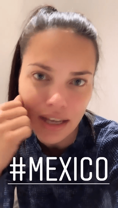 Pero su arribo a tierras mexicanas dio de qué hablar no por su presencia, sino por su encuentro con dos estrellas de la telenovelas.