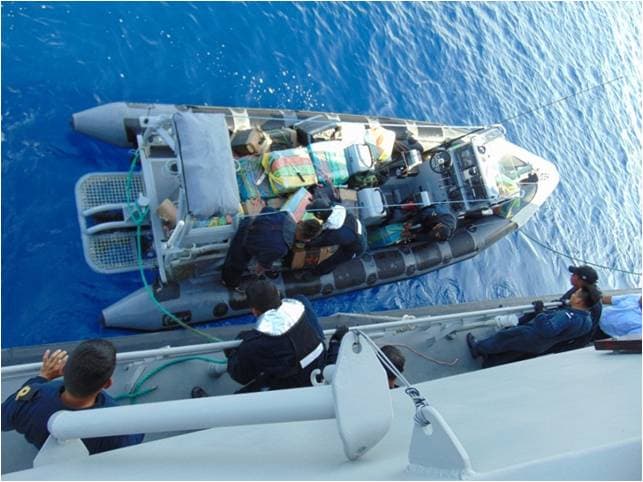 Aseguramiento de 33 bultos que se encontraban flotando en la mar.