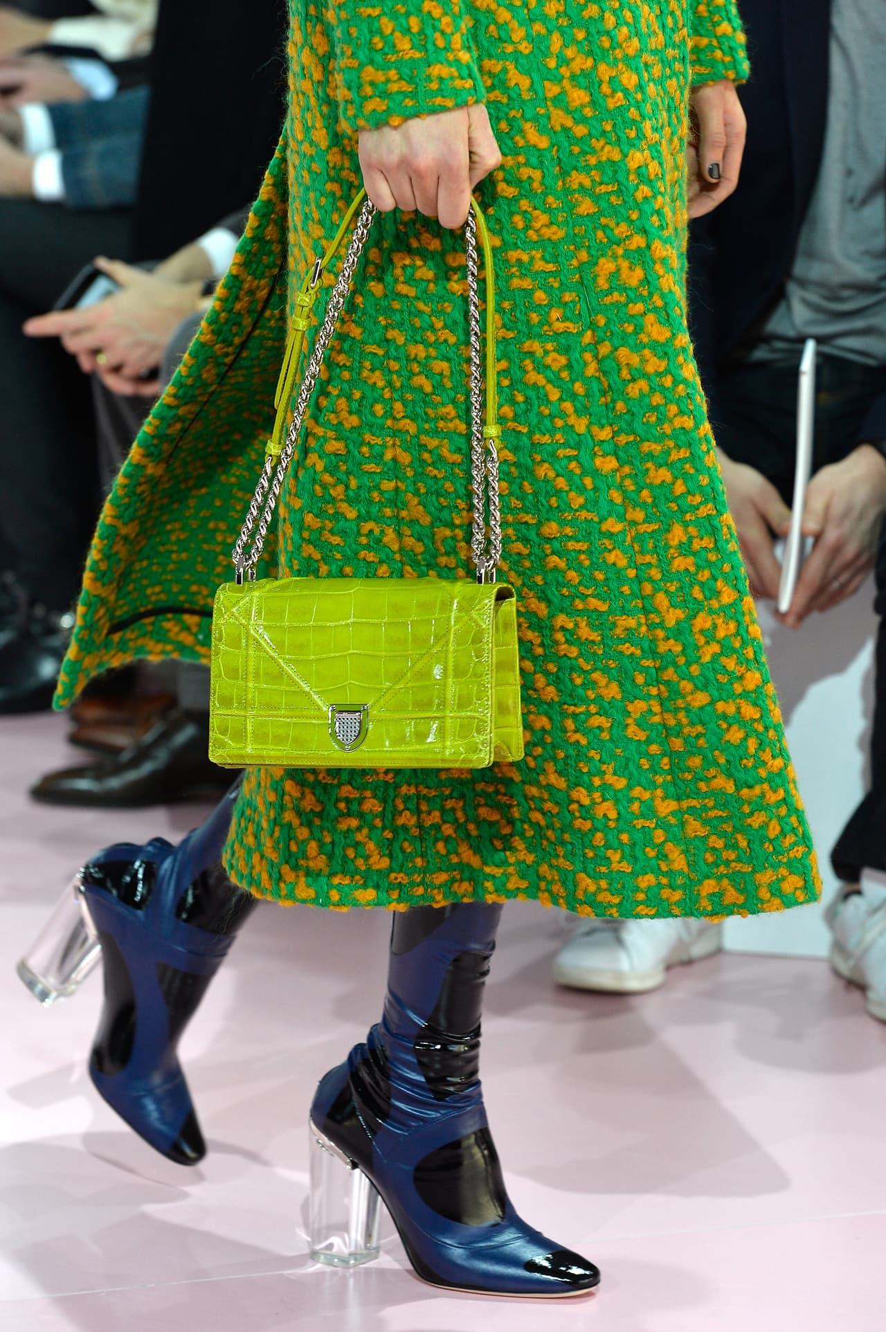 Con este tono no hay límites, esos solo los pones tú. Arriésgate este verano.