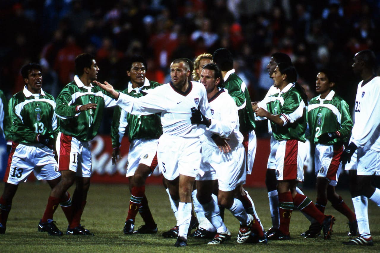 El inicio del calvario en Columbus ocurrió el 28 de febrero de 2001, con derrota de 2-0 de México ante Estados Unidos, en el proceso rumbo a Corea-Japón 2002. Aquel partido fue el comienzo del declive de Enrique Meza al frente del Tri, quien no terminó la Eliminatoria.