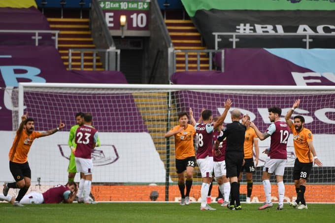 Los Wolves lanzan la consigna: 'No era penal'