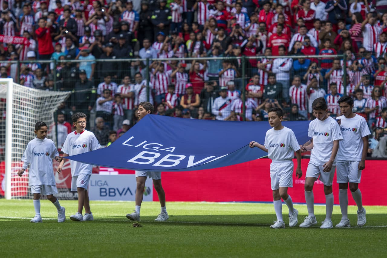Chivas vence a Toluca con tres goles a uno; Guadalajara se aferra a la Liguilla. Alan Pulido es el máximo anotador mexicano de la Liga MX.