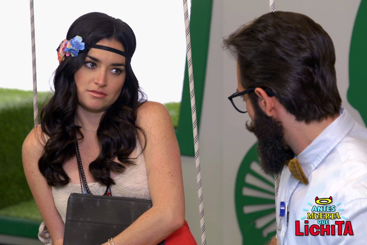 Braulio le propone a Brisa ser su 'roomie' al descubrir que no tiene en dónde vivir.