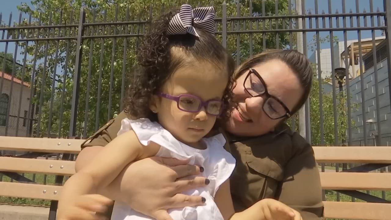  Necesitan ayuda: Madre soltera lucha por sacar adelante a su hija con hidrocefalia