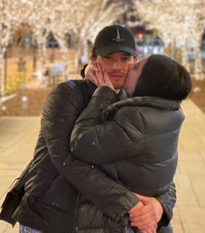 Con motivo de 
<b>San Valentín</b>, la adolescente de 17 años 
<b>se dejó ver junto a su novio</b> protagonizando tiernos y románticos momentos.