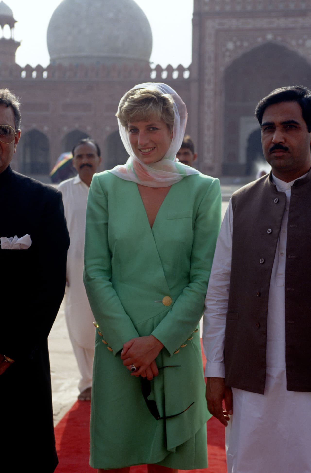 El diario aclara que el valor de esa pieza es el que tenía cuando Diana lo recibió por parte de su padre cuando cumplió 21 años. Es probable que hoy el costo sea mayor. 
<br>