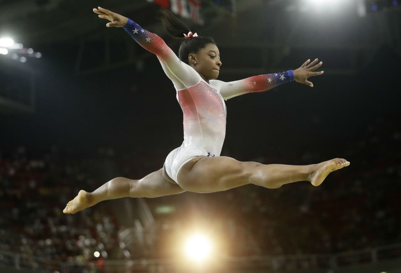 La gimnasia no había tenido una reina tan sólida desde Nadia Comaneci.
<b>Simone Biles</b> es prácticamente invencible desde 2013 y buscará en Montreal 2017 su cuarto oro mundial en el all-around.