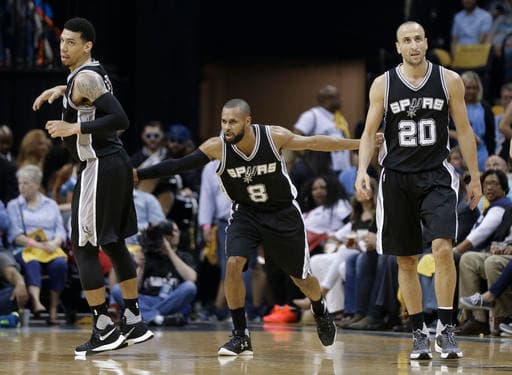 A Look At The Spurs' 2016 Christmas Jersey