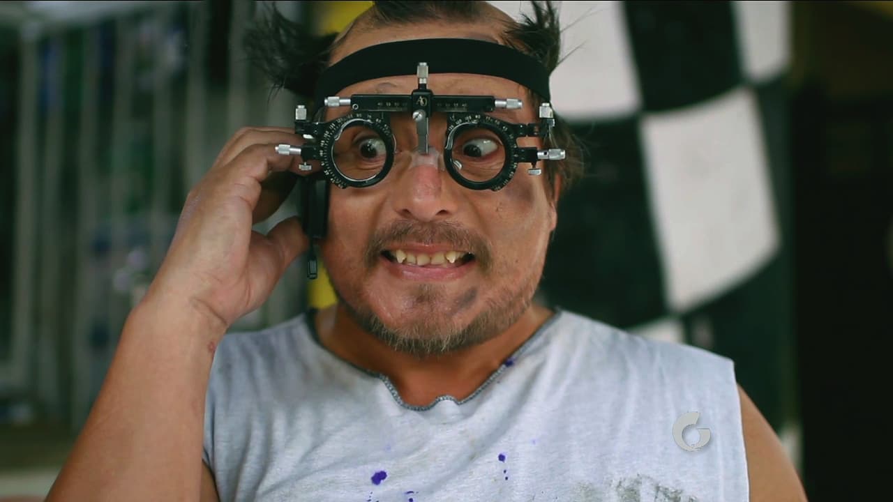 Mientras Toño busca ideas para su presentación, Eustaquio lo interrumpe para preguntarle si quiere un auto automático o estándar. ¿Qué estará planeando 'Mecánico Man'?