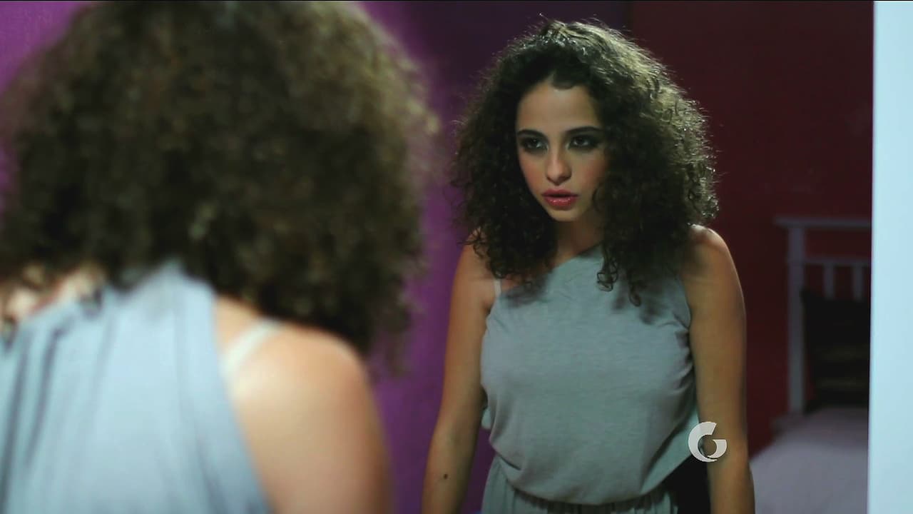 Al mismo tiempo, nada impedirá que Daniel vea la verdadera belleza de Natalia, así que ella se escabulle de la casa para ir a buscarlo a una fiesta.