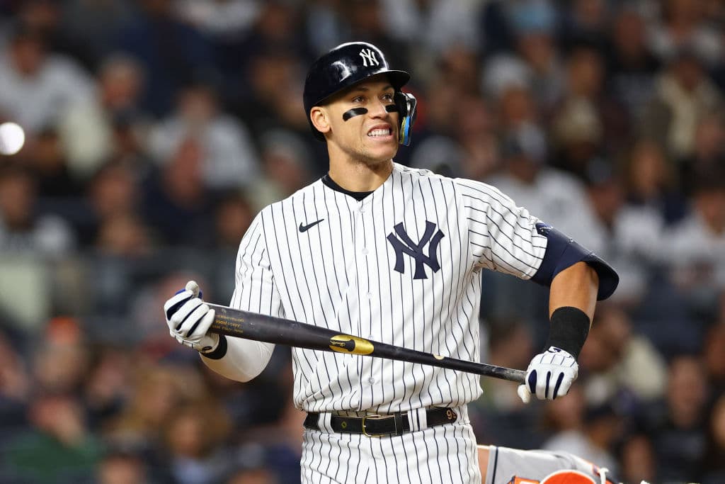 <b>Aaron Judge, beisbolista de los Yankees de Nueva York:</b> El bateador de los Yankees conectó 62 jonrones en la actual temporada regular, un nuevo récord de las Grandes Ligas del béisbol estadounidense, que sobrepasa el impuesto en 1961 por Roger Maris, otro jugador de los Yankees. Justo al terminar la temporada, Judge renovó su contrato con el equipo del Bronx por nueve años por el exhorbitante monto de $360 millones.