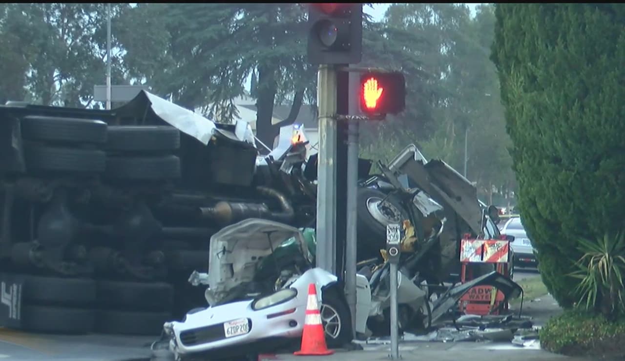 Aparatoso accidente vehicular en el sur de California dejó a un hombre en condición crítica