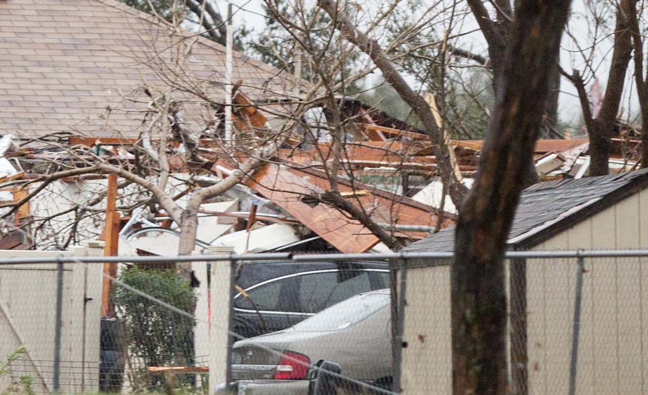 Una serie de tornados azotaron en diciembre de 2015 el área de Texas comprendida por los condados de Dallas, Ellis y Collin, y dejaron severos daños especialmente en las ciudades de Rowlett and Garland.