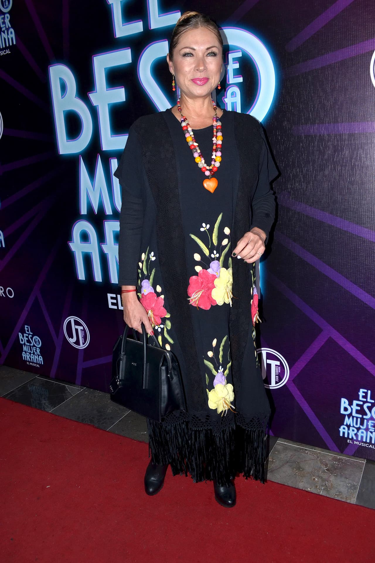 "Estoy vendiendo mi departamento de Acapulco, más 
<b><a href="https://www.univision.com/entretenimiento/celebridades/leticia-calderon-paso-un-susto-porque-su-hijo-luciano-fue-hospitalizado-fotos" target="_blank">por necesidad</a> </b>que por gusto", confirmó la actriz de 51 años.
<br>