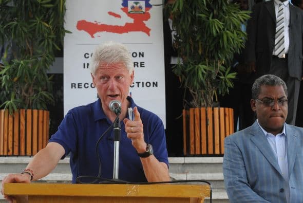 El ex presidente de Estados Unidos asistió a una reunión en Puerto Príncipe, para una reunión de la comisión de reeconstrucción de este país.