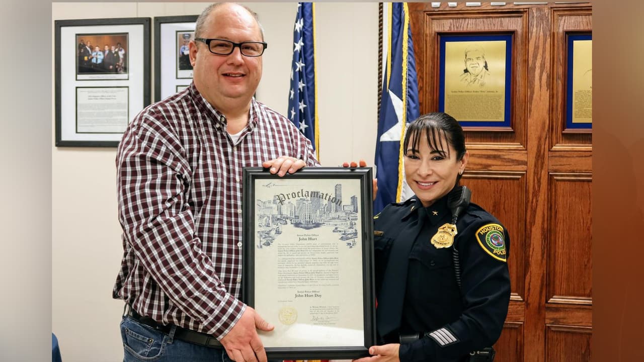 También por el liderazgo durante los momentos difíciles por las muertes de los sargentos Christopher Brewster en el 2019 y Jason Knox en el 2020 ambos eran parte de los equipos que ella comandó en el este de la ciudad y recientemente en la unidad de apoyo aéreo de la policía de Houston.