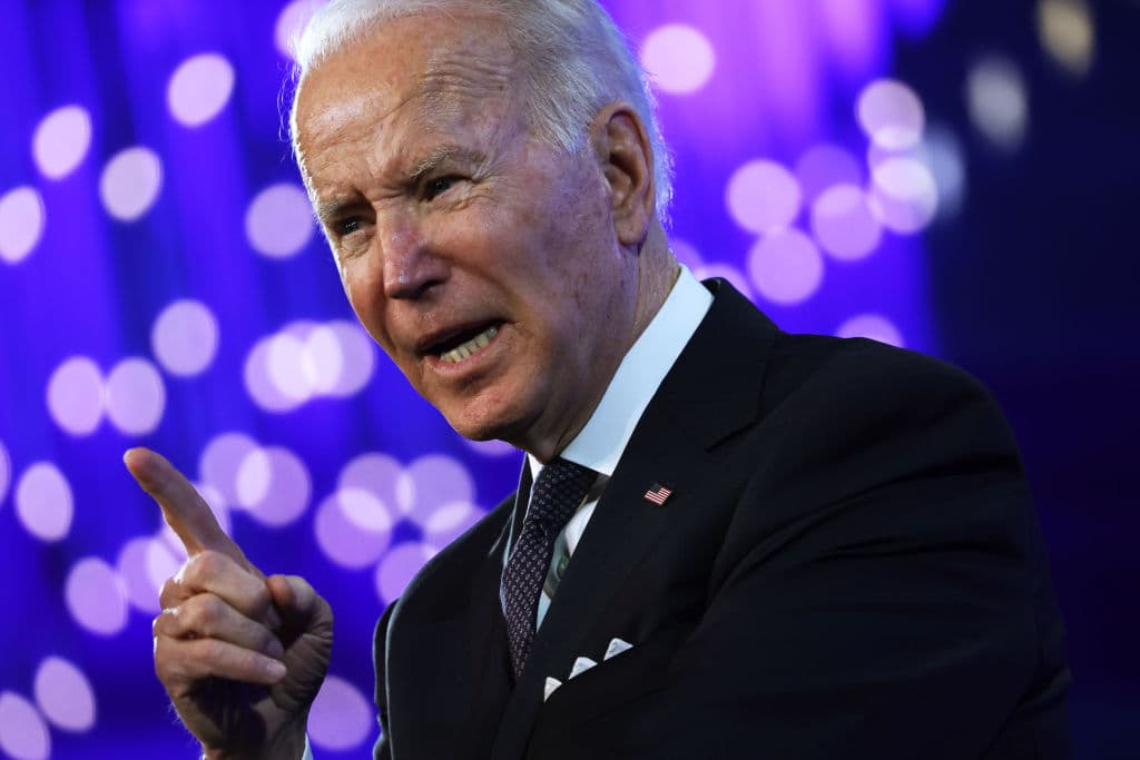 Biden cambia el tono, se enfrenta a Trump y promete estar en la pelea por el control del Congreso