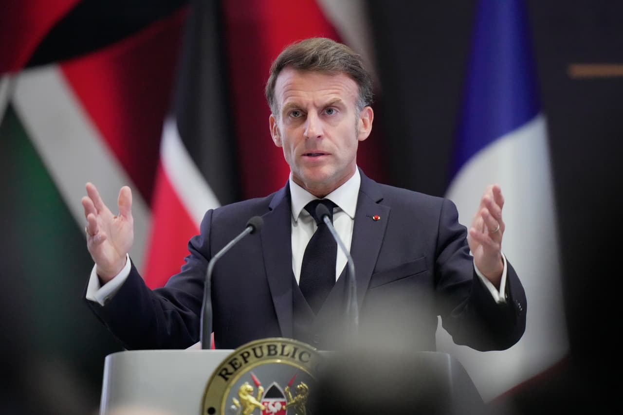 Macron frena conferencia en cumbre francoafricana y exige silencio al público por “falta de respeto”