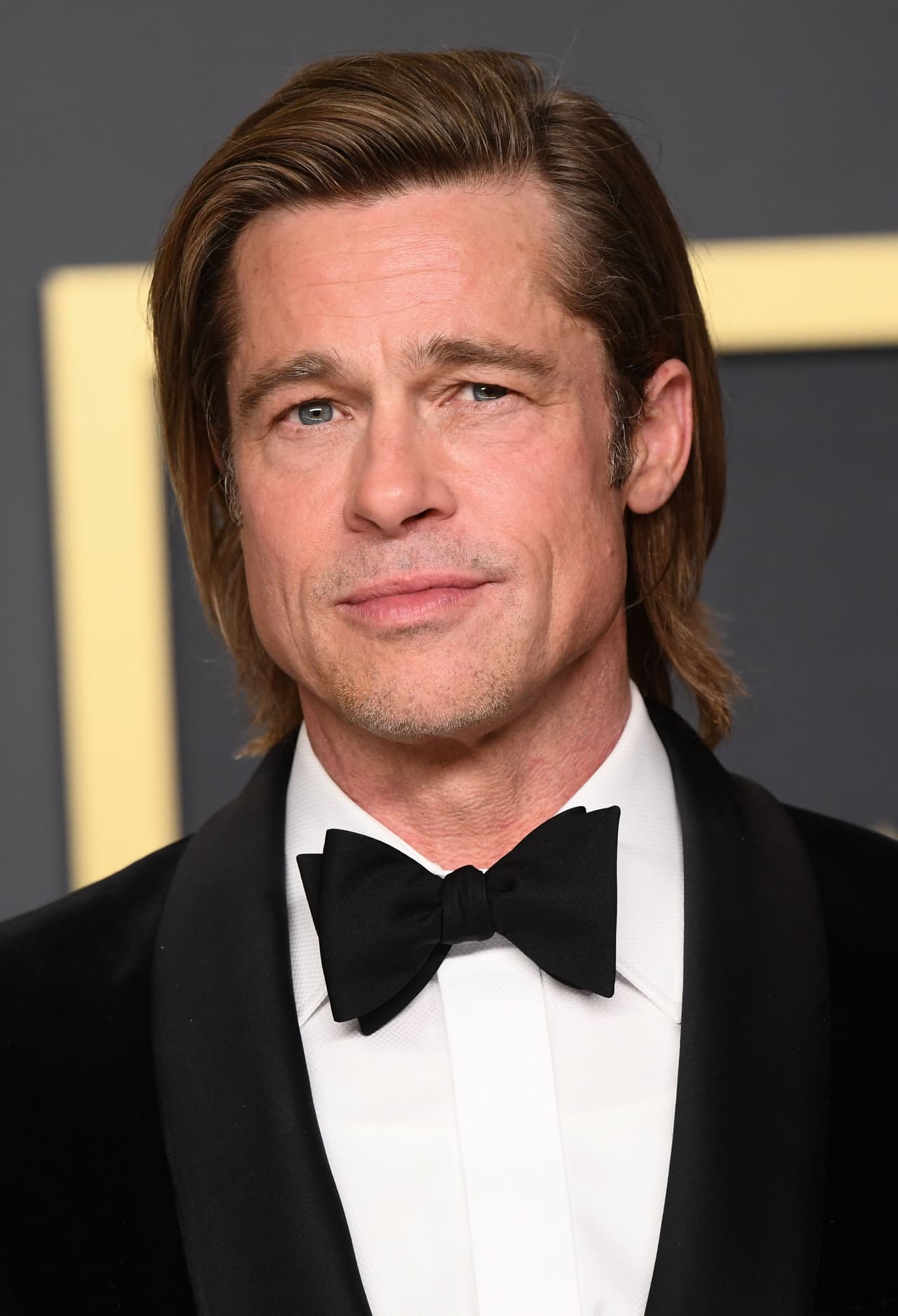 Brad Pitt no hizo un gran cambio, solo lo acortó un poco. El exesposo de Angelina Jolie se llama William Bradley Pitt.