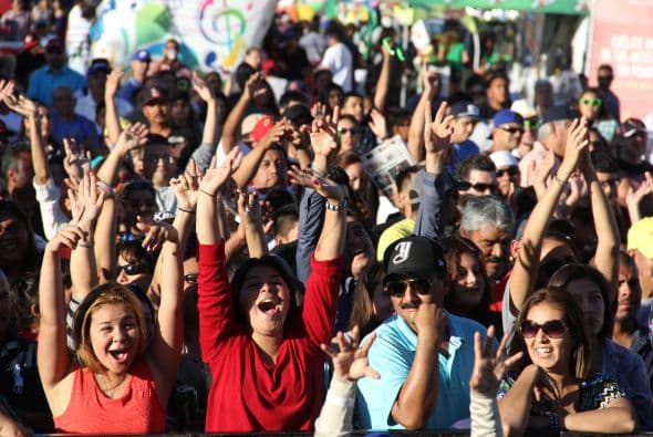 Cientos de personas disfrutaron de la tremenda celebración del Latin Grammy Street Party en Phoenix, donde estuvieron presentes varias agrupaciones nominadas a los premios GRAMMY® Latino incluyendo: Conjunto Primavera, Voz de Mando y Los Canarios de Michoacán. Esta fenomenal fiesta es un preámbulo a la gran noche de la música con la edición 15 de los premios anuales del GRAMMY Latino. Además de disfrutar de lo mejor de la música, los fans pudieron ganar premios y conocer a personalidades de Televisión y Radio de Univisión Arizona.