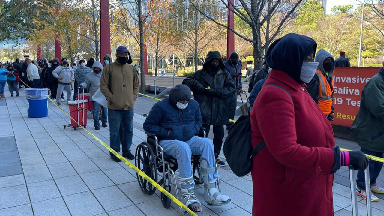 La repartición será de 10am a 2pm. La comida puede ser entregada sin bajarse del auto o también puede sentarse a comer dentro.