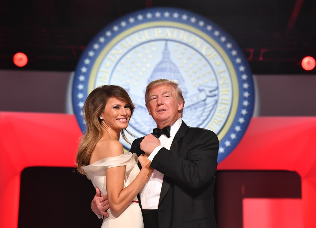 El expresidente y su esposa se casaron el 22 enero del 2005 en Palm Beach, en el sur de Florida. En la foto aparecen en las celebraciones de la inauguración de Donald Trump como presidente, en enero del 2017.
<br>